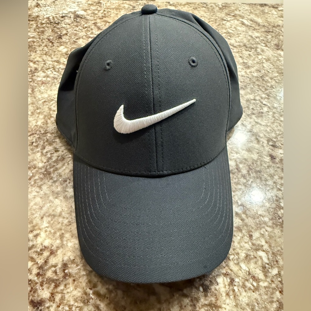 Nike Dri-FIT Club Cap in Grey - Picture 2 of 7